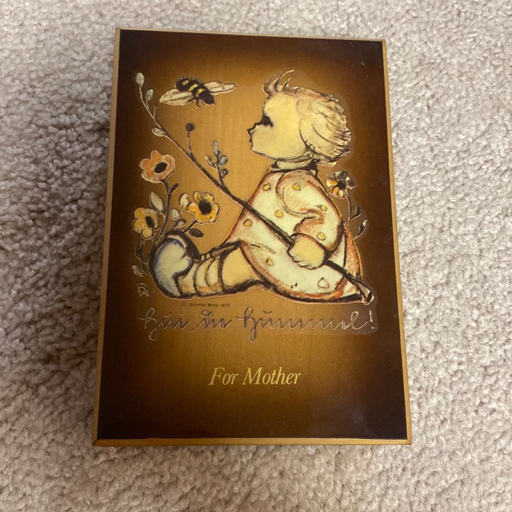 Hummel 1974 For Mother music box